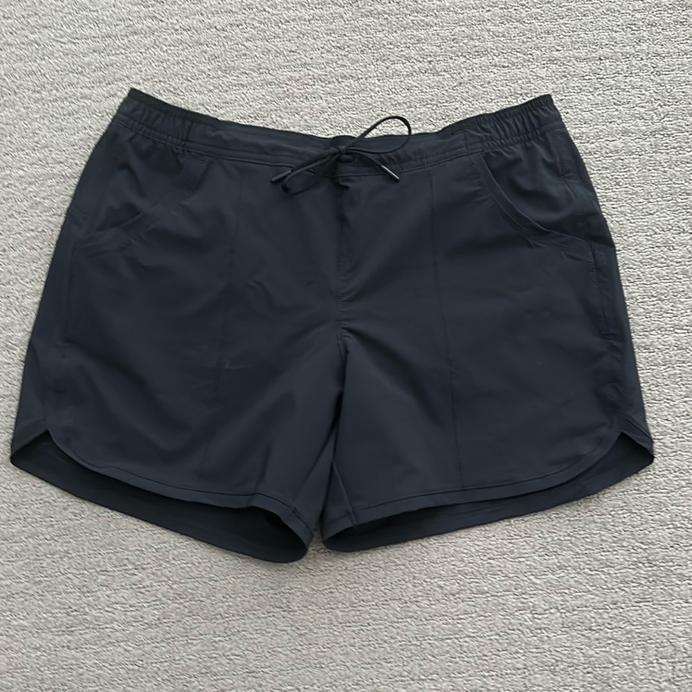 Women’s Lands End 5” Swim shorts with attached panty - Size 12